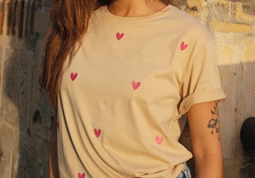 [OLIVE AND FRANK]Heart Embroidered Tee