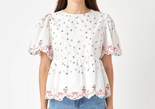 [ENGLISH FACTORY] FLORAL EMBROIDERY SCALLOPED TOP
