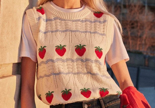 [BALZAC PARIS] Ecru Priska sweater and red strawberries